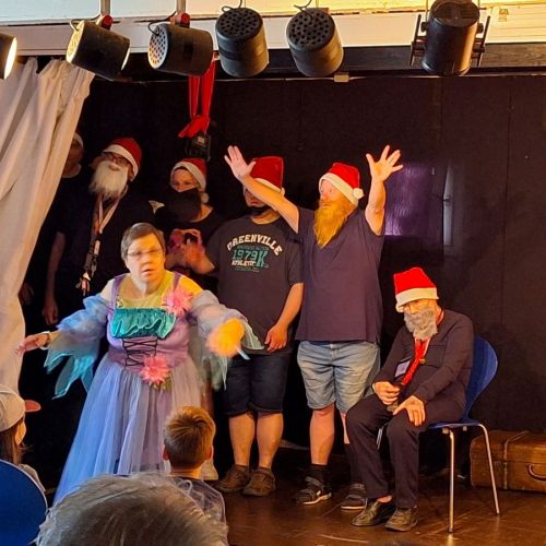 Theatergruppe der Lebenshilfe Neuwied beim Wiesenfest 2024